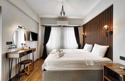 Bozcaada House | Tinos Otel & Bağ Evi (+12 Yaş)