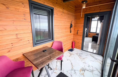 Akcaabat House | Trabzon’da Jakuzili Deniz, Dağ Manzaralı Bungalov