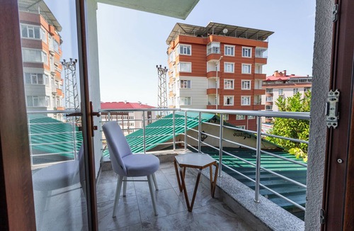 Trabzon Apartment | Trabzon havalimanın karşısında ulaşımı kolay plaja alış veriş merkezine yakın