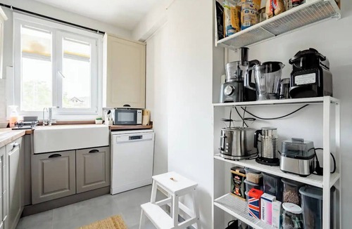Kadikoy Apartment | Traquille and Artsy 3-bedroom apartment with AC @ Museum Gazhane