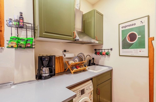 Taksim Apartment | Tremendous 4-bedroom apartment with AC in vibrant İstanbul