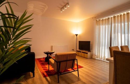 Bebek Apartment | Trendy 2BD Cozy Modern Bebek Home! #415