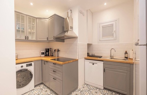 Kabatas Condo | Trendy 2BR Apartment · Bosphorus & Dolmabahçe View · Central Beyoğlu