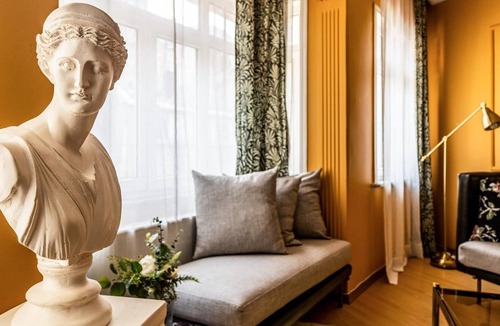 Tophane Apartment | Unique Flat w Balcony 5 min to Istiklal Street