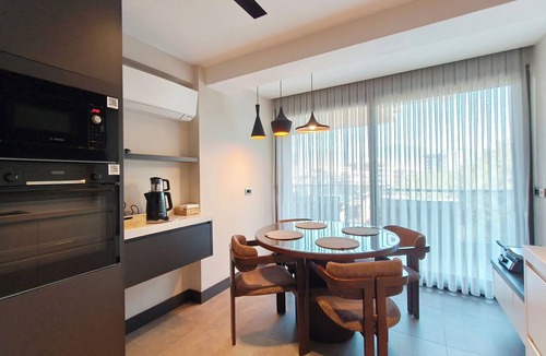 Bornova Apartment | Utopia Suite Residence – 4-Bedroom Apartment in Izmir with a Forest View