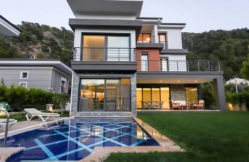 Icmeler Villa | Villa Grass İçmeler Daily Weekly Rentals
