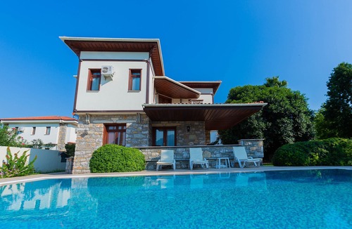 Dalyan Villa | Villa Green Rose 4 bedrooms sleeps 8 with en suites and private pool