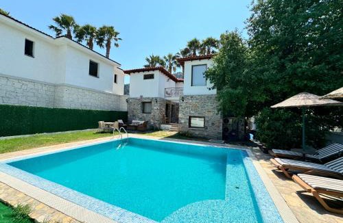Dalyan Villa | Villa Merry - Dalyan Stonehouse with Palmtrees, 50m to River