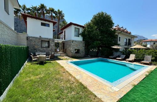 Dalyan Villa | Villa Merry - Dalyan Stonehouse with Palmtrees, 50m to River