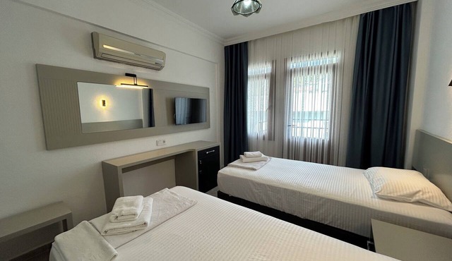 ÜNLÜ OTEL