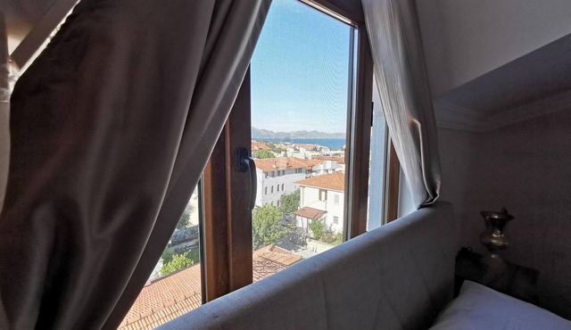 2+1 apartment in the center of Datça with sea view. 4 minutes to beach
