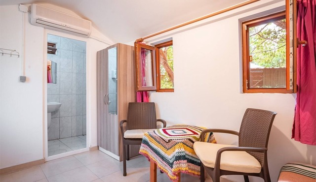 7 Garden Bungalow & Camping