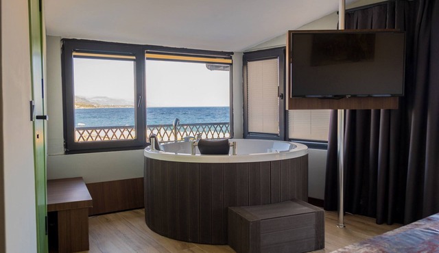 ASSOS TROY BEACH HOTEL