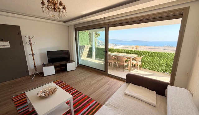 BODRUM BURCU RESIDENCE, Magnificent Sea View, Cozy, Free Otopark, Free Wifi in Bodrum City