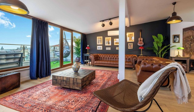 Bosphorus View Apt with 2 Terraces At Monnas Suite