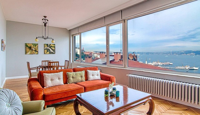 Bosphorus View Flat By Coast 5 min to Taksim in Istanbul