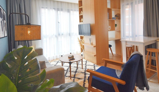 Bright 1BR Apt: Perfect Blend of Comfort & Style.