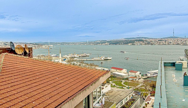 Central 2+1 Flat with Bosphorus View in Beyoglu in Istanbul