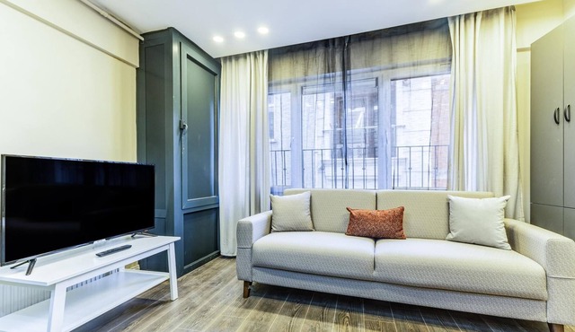 Central and Compact Flat with Terrace in Sisli