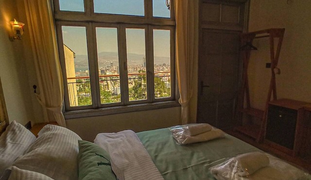 Charming Room in Historic Konak, Turkey - Family-Friendly Retreat