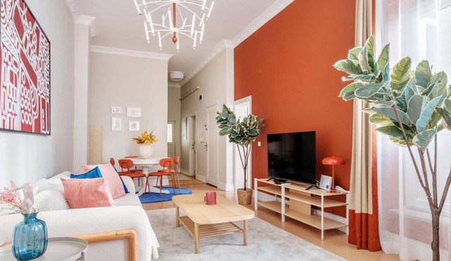 Chic, Modern Flat w Balcony 5 min to Taksim in Istanbul