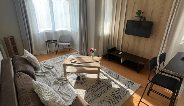 Cozy 1-bedroom flat in near Old Town with AC and balcony
