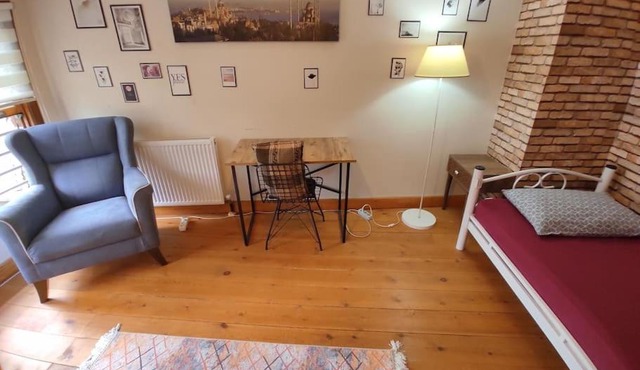 Cozy Room l Central Location l Wooden Mansion