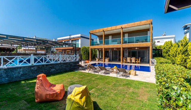 Deluxe Villa Ayshen with Private Swimming Pool