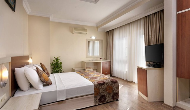 Dinc Hotel in Antalya