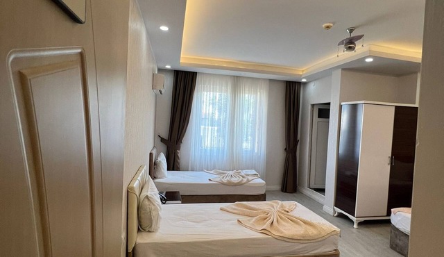 Grand Black Hotel