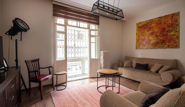 Historic & Cozy 2BR Nisantasi Flat w High Ceilings