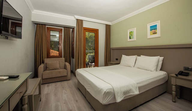 Hotel Pine Valley