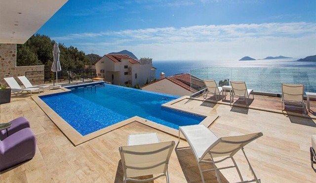 Kalamar Hill - stunning 6 bedroom villa in Kalamar Bay offering wonderful views