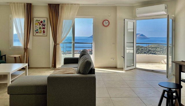 Lacivert Apart - Modern House with 180 Degree Unique Kaş View
