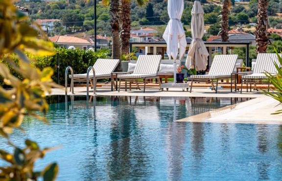 Lodhous Cunda Pool Residence