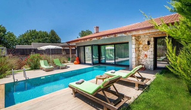 Luxury 2-bedroom bungalow with pool and jacuzzi in Kayaköy in Kayaköy