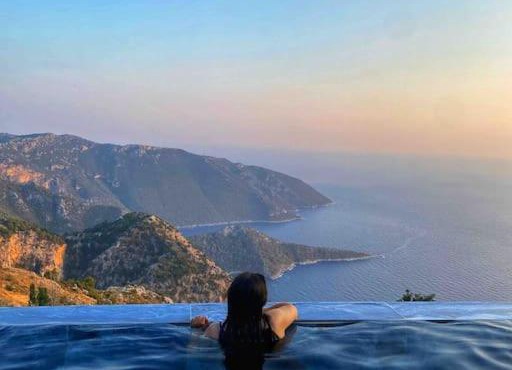 Mavi ve yeşilin sonsuz tonu (Villa blueview )