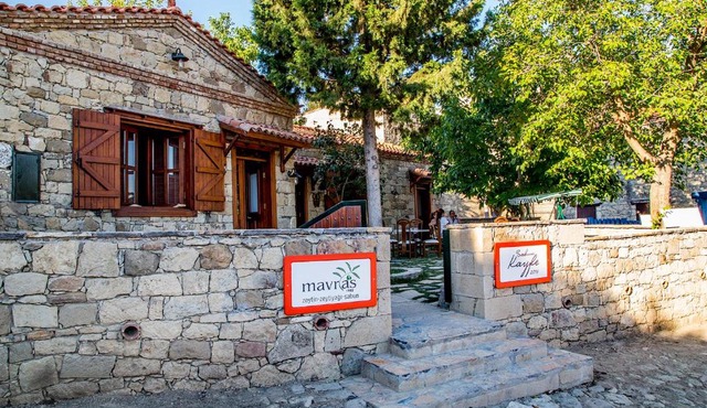 Mavras Tas Odalar in Küçükkuyu