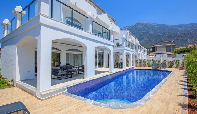 Orka World Villa 2 - Four Bedroom Villa, Sleeps 8