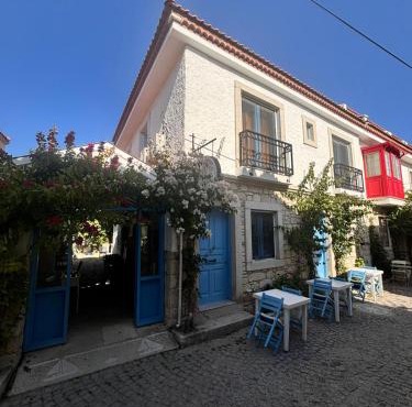 Paris Alaçatı Butik Otel in Cesme