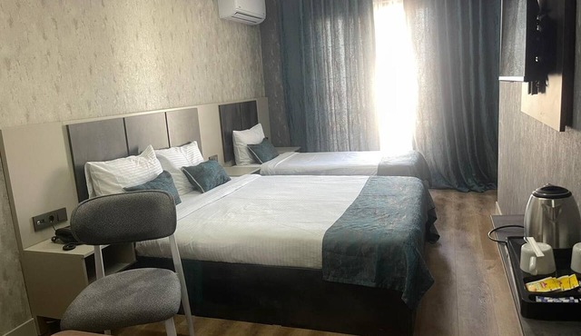 REAL HOTEL