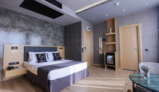 Redstone Hotel