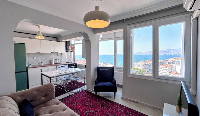 Renovated comfy apartment with unique sea view