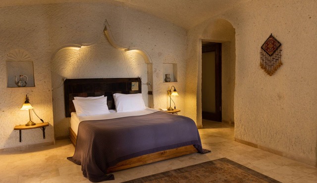 Seki Cave Hotel, Wake Up to Hot Air Balloons in Avanos