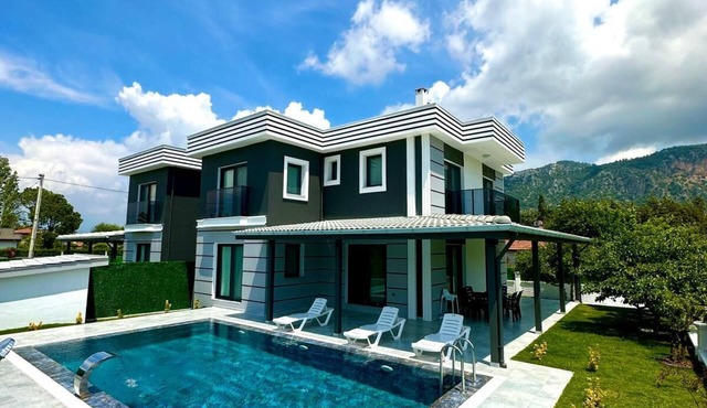 Star villa 1 Spacious 4-bedroom villa in adorable Dalyan with AC
