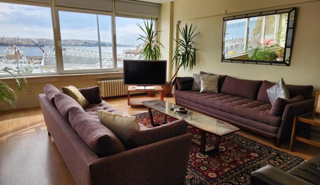 Stunning 1BR w Sea View close to Galataport !