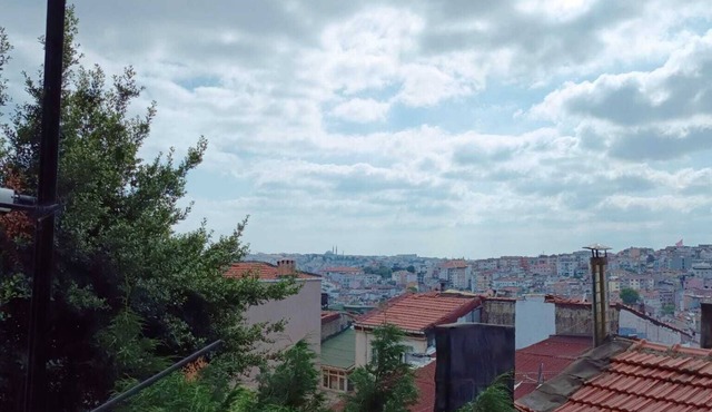 Stunning View! 10 Minutes to Istiklal Street, Comfortable Apartment.