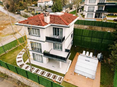Terrazzo Sapanca - Isıtmalı Havuzlu Villa Verde in Sapanca