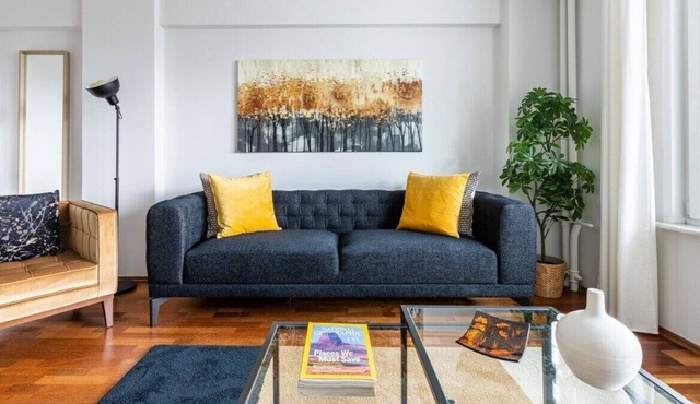 This apartment is a 2 bedroom(s), 1 bathrooms, located in Beşiktaş, İstanbul. in Besiktas