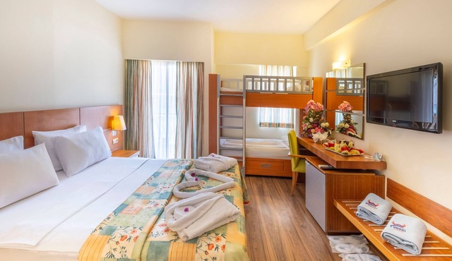 Viking Park Hotel in Kemer